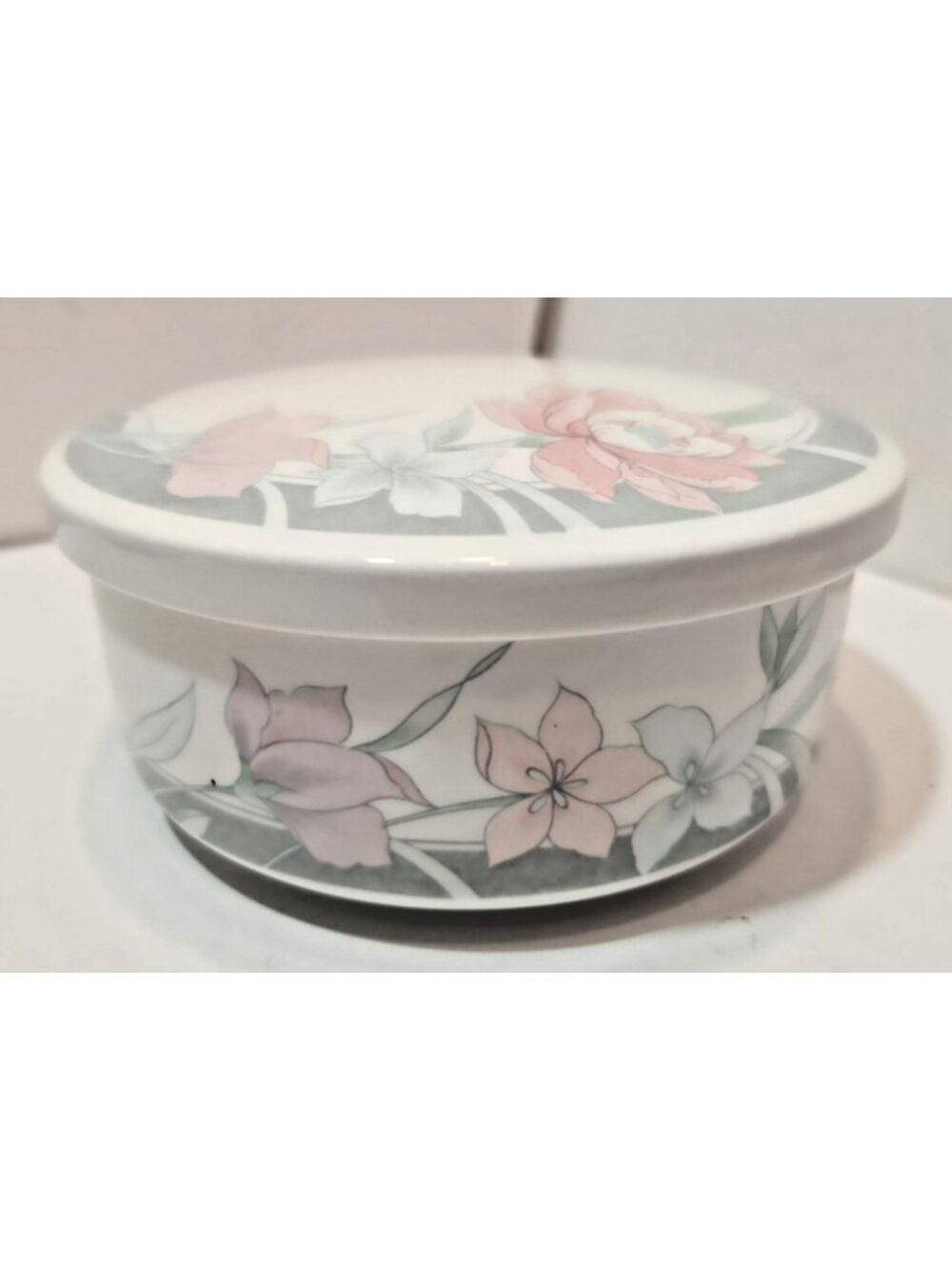 Vtg Korean Round Ceramic Vanity Powder Keepsake Trinket Box Floral on White